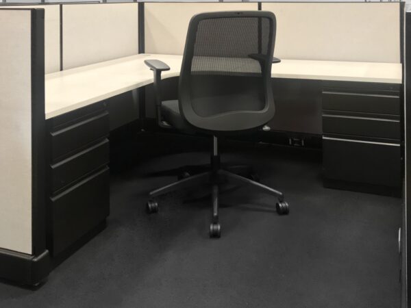 Best price New Desks at Office Liquidation