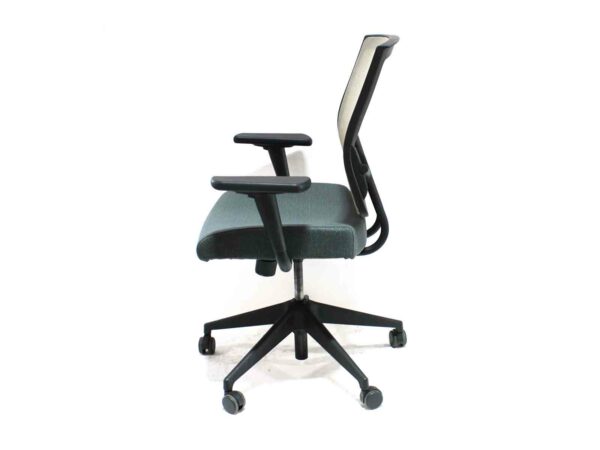 Sit on It Focus Green Chair (Sand Mesh Back and Swivel Tilt) in Green at Office Furniture Outlet
